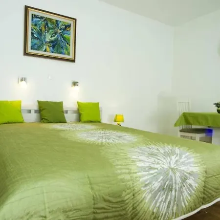 Green Place Apartment